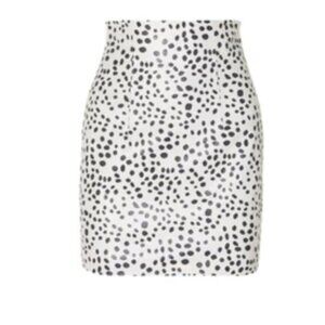 16Arlington Printed leather mini skirt black and white size 6
